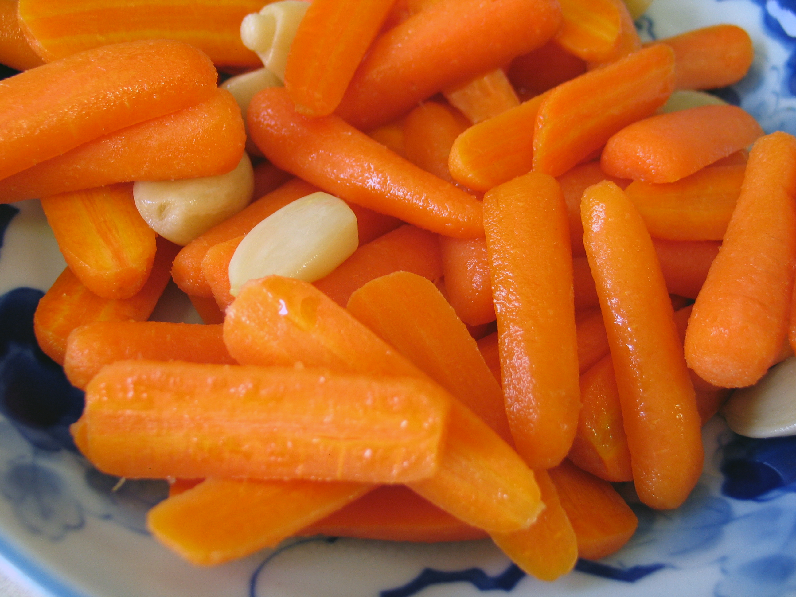 Balsamic-Glazed Carrots with Garlic